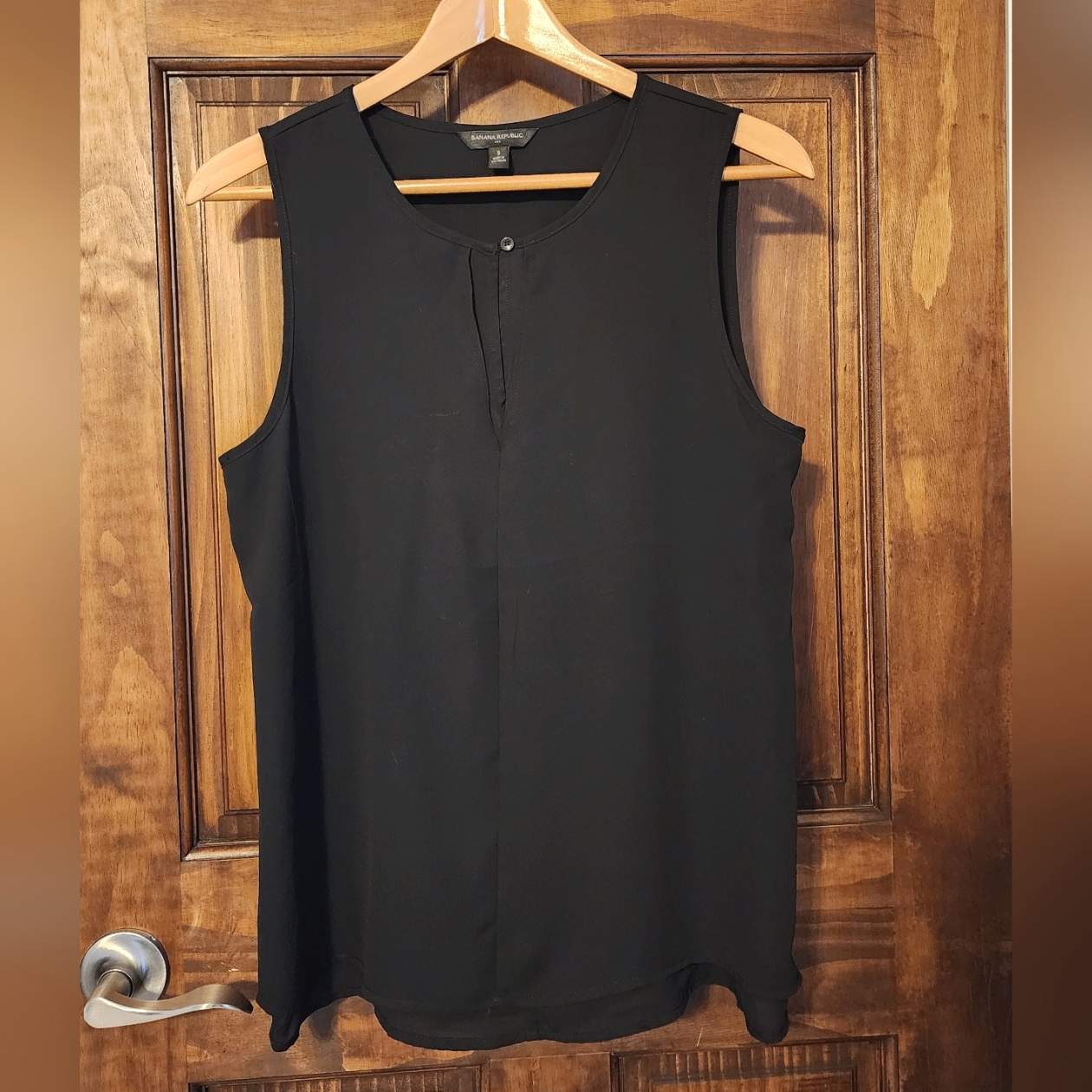 Banana Republic Black Sleeveless Blouse Top Button Keyhole Size Small